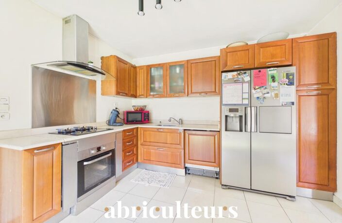 Maison familiale T7 de 128 m² sur parcelle de 1 620 m² avec piscine - Saint-Chamas (13250) — photo 4