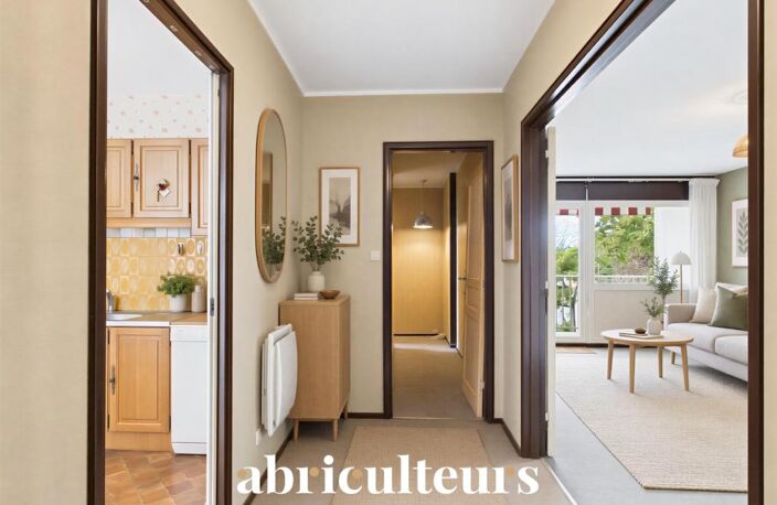 T4 traversant de 80 m² avec balcon, parking et cellier, à rafraîchir en vente à Talence (33400) — photo 2