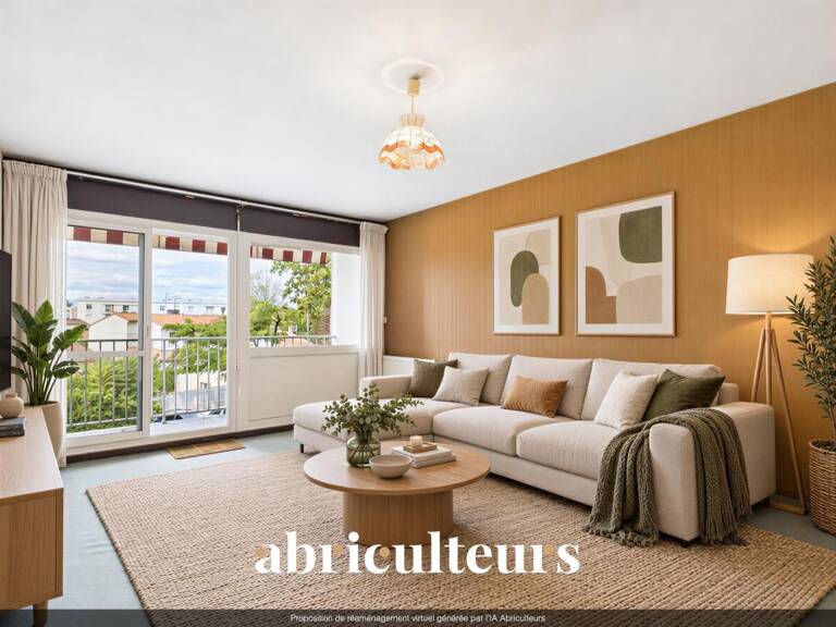 T4 traversant de 80 m² avec balcon, parking et cellier, à rafraîchir en vente à Talence (33400) — photo 1