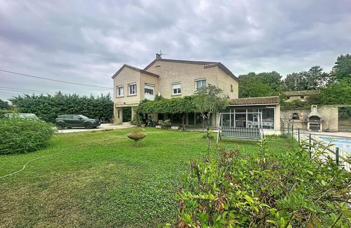Pernes-Les Fontaines, Maison À Vendre 225 m², Terrain 1205 m², Piscine, à rénover — photo 2