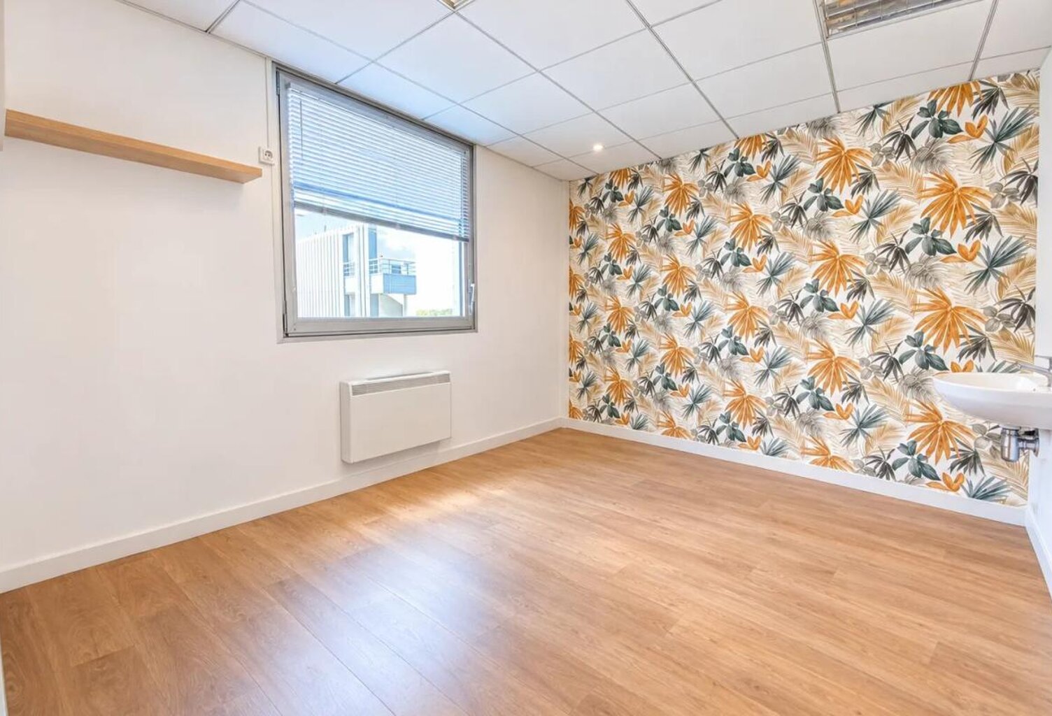 Locaux à louer divisibles par bureau. Accès PMR et ERP 5 spécialisés pour des professions médicales. Location au bureau. Plateau entièrement cloisonné jusqu'à 11 bureaux avec leur point d'eau privatif — photo 1