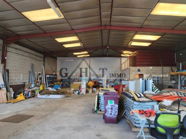335 m² entrepot bureaux a vendre à thorigny sur marne — photo 1