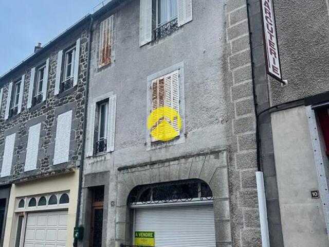 Maison à Pierrefort