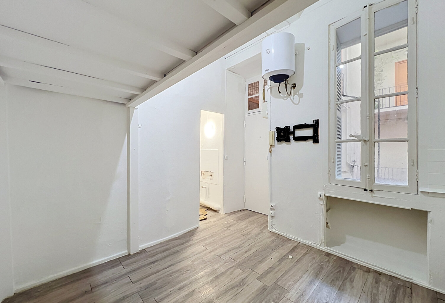 Studio de 11.6 m2 à rénover   Idéal pour investissement — photo 1