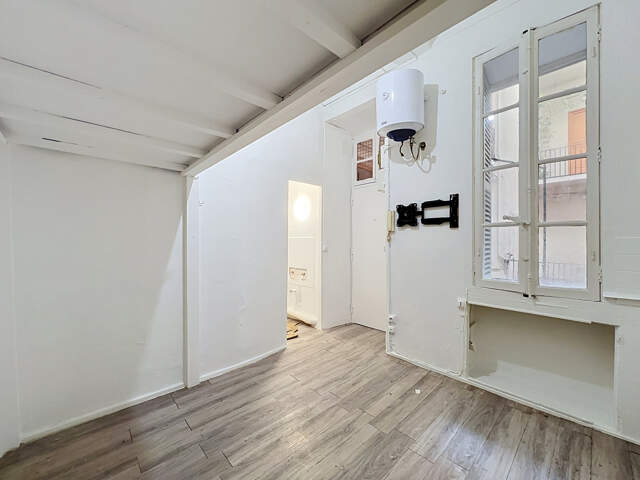 Studio de 11.6 m2 à rénover   Idéal pour investissement — photo du bien