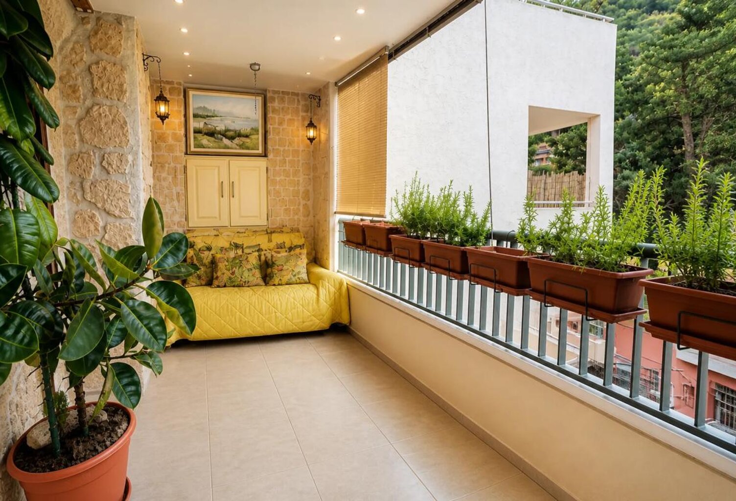 Menton Appartement de 4 pièces de 85 m² avec terrasse, cave et parking — photo 1