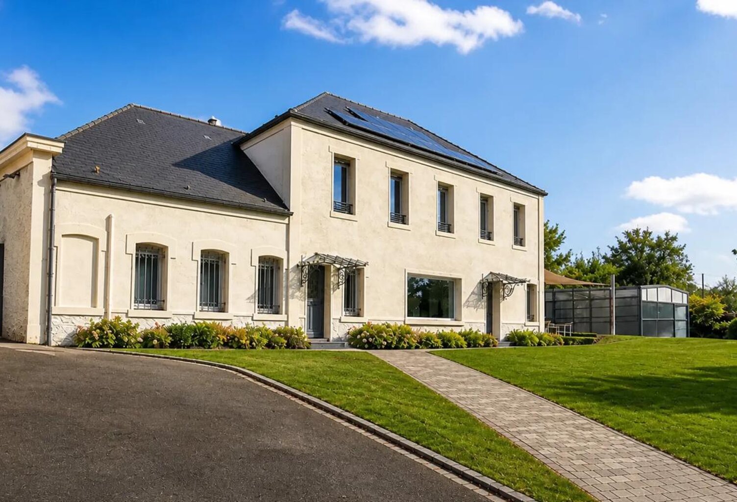Maison coup de coeur - 292 m² - 11 pièces - Avesnes-les-Aubert — photo 1