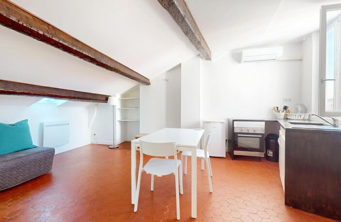 Appartement À Vendre - studio mansardé - proche de La Joliette — photo 2