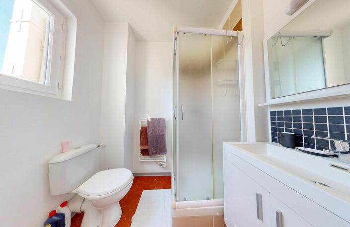 Appartement À Vendre - studio mansardé - proche de La Joliette — photo 4