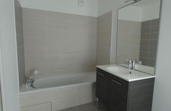 APPARTEMENT T3 - RECENT - IRIGNY CENTRE VILLAGE — photo 3
