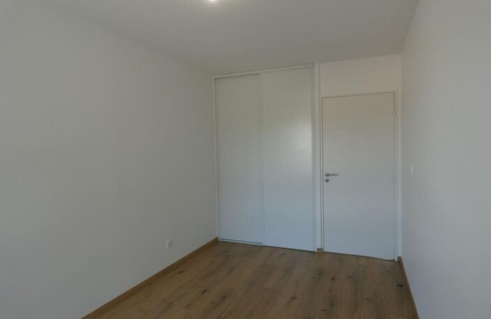 APPARTEMENT T3 - RECENT - IRIGNY CENTRE VILLAGE — photo 4