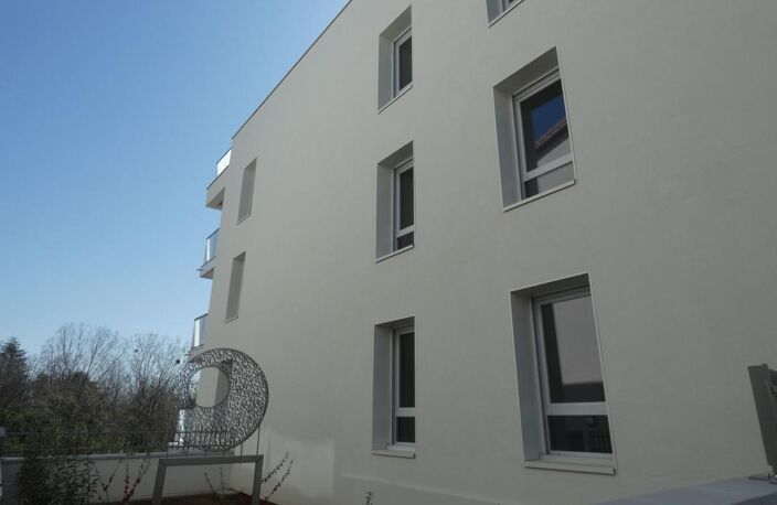 APPARTEMENT T3 - RECENT - IRIGNY CENTRE VILLAGE — photo 5