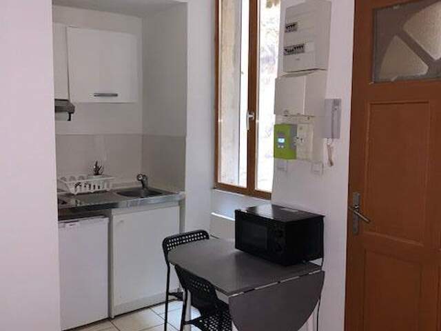 Appartement Nîmes  sis 31 rue Fresque 1 pièce(s) meublé — photo du bien