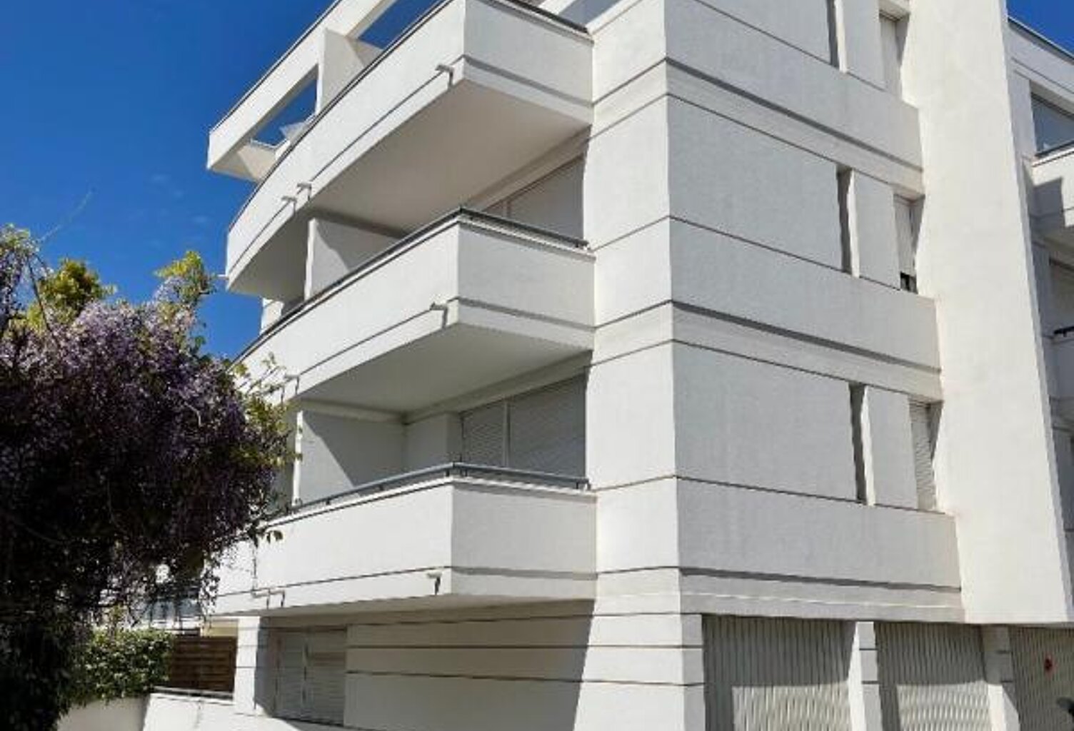 Studio en dernier étage avec terrasse et parking — photo 1