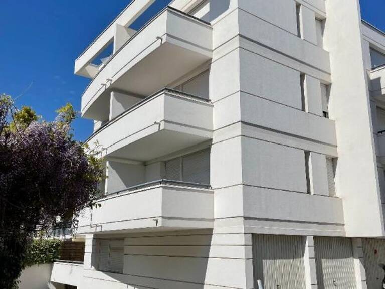 Studio en dernier étage avec terrasse et parking — photo 1