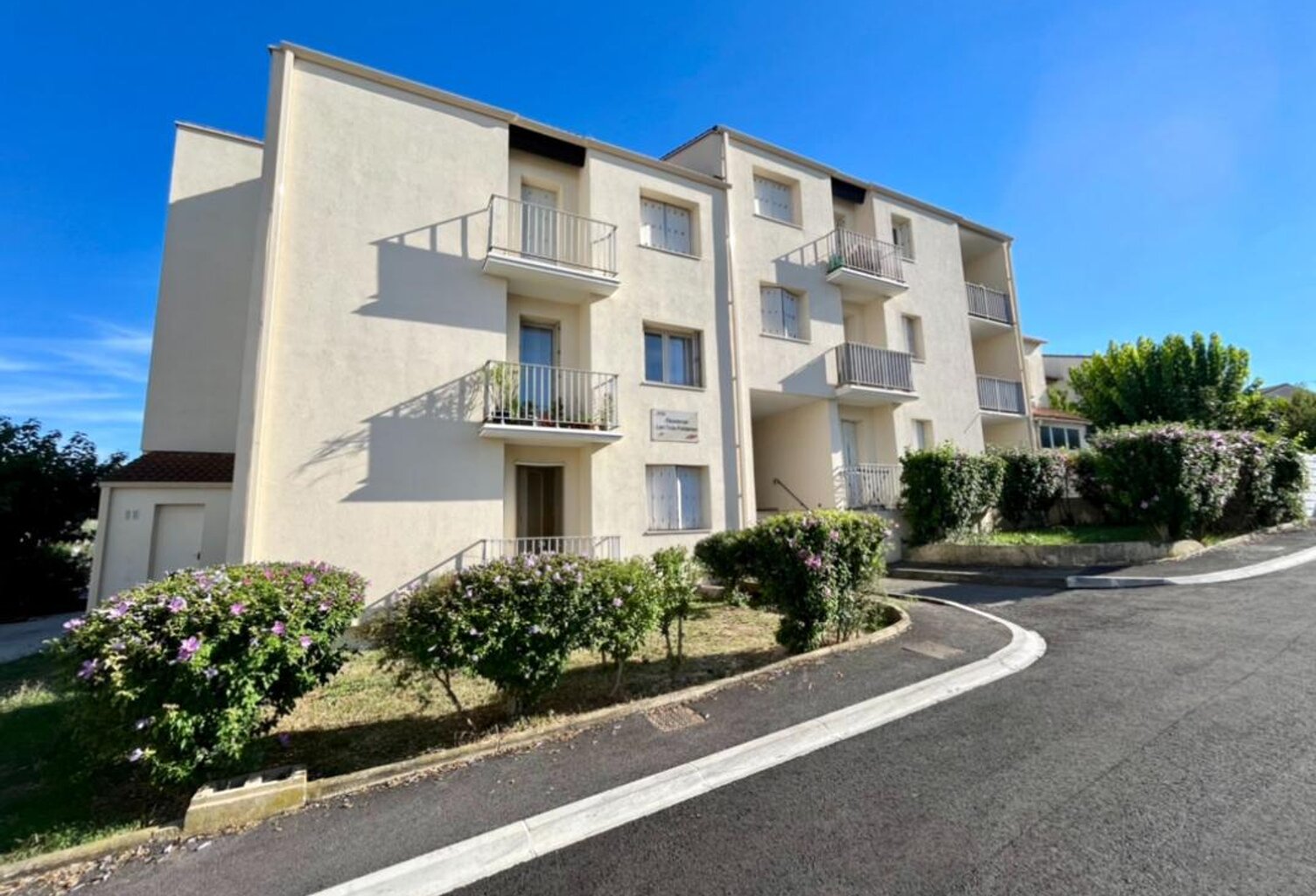 Appartement À Vendre — photo 1