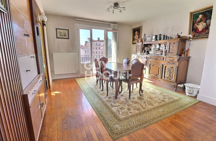 T4 traversant avec balcon - Saxe Gambetta — photo 2