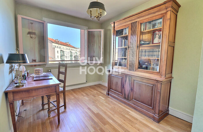 T4 traversant avec balcon - Saxe Gambetta — photo 5