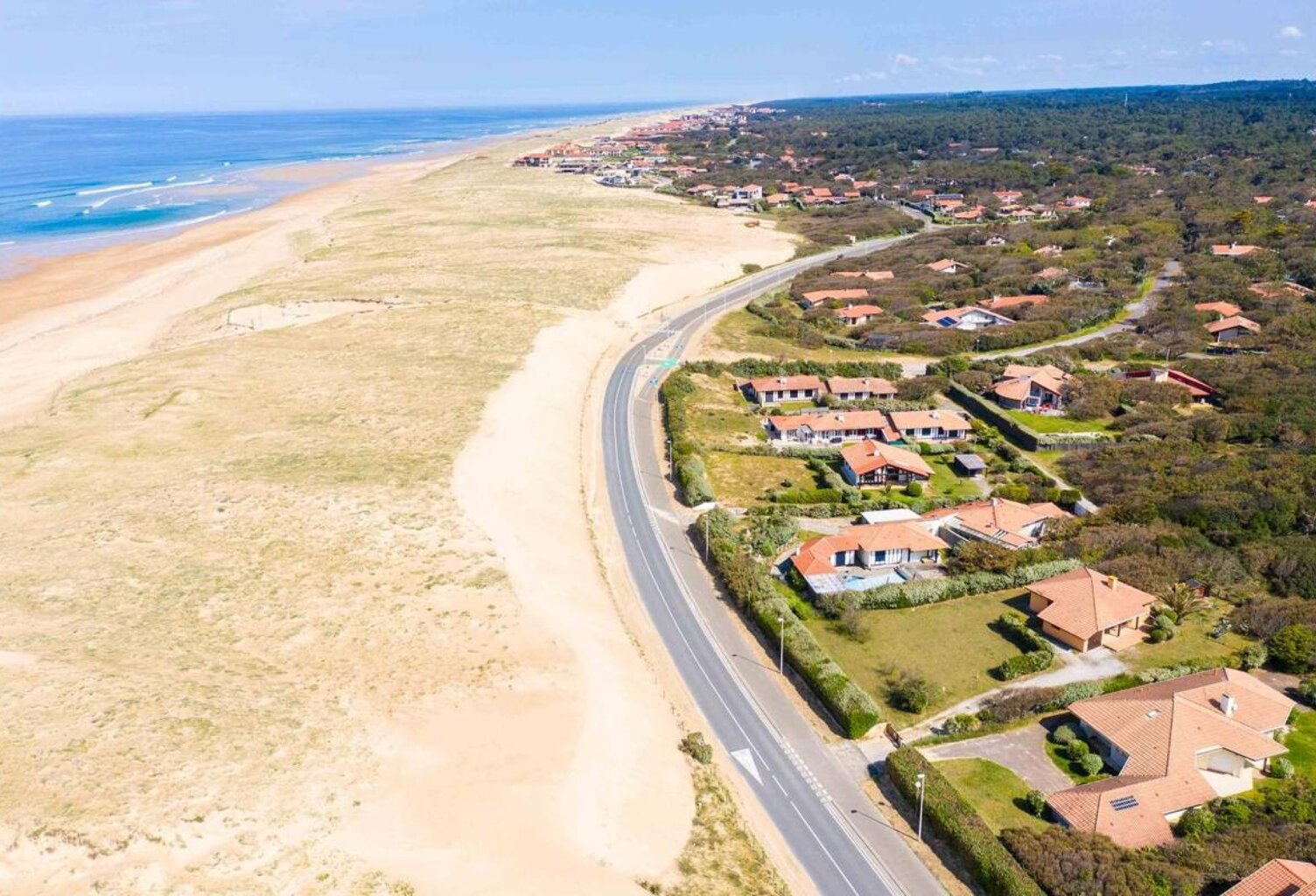 HOSSEGOR – Entre lac et océan – Villa de plain-pied en bord de dune — photo 1