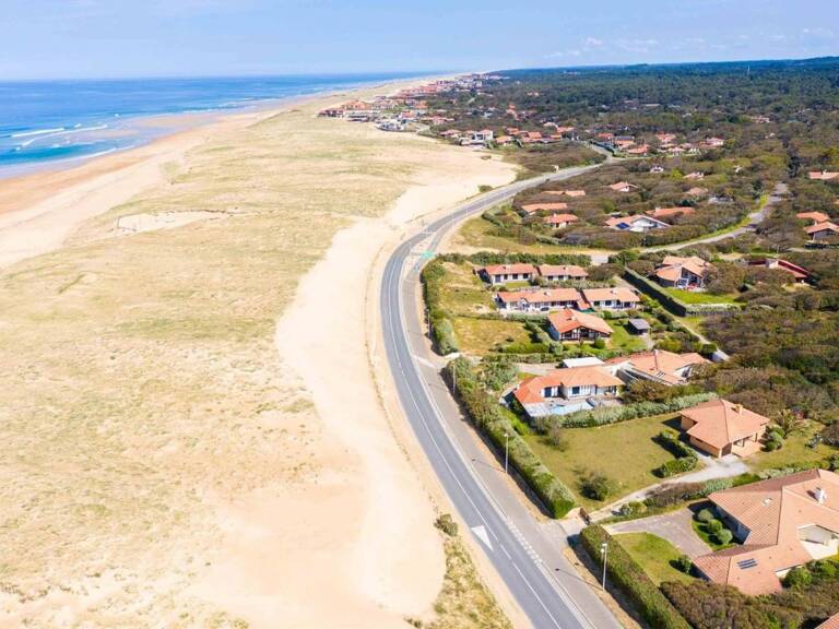 HOSSEGOR – Entre lac et océan – Villa de plain-pied en bord de dune — photo 1