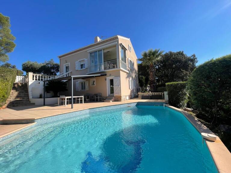 A VENDRE SIX-FOURS-LES-PLAGES 83140 LE BRUSC TRES JOLIE VILLA AVEC PISCINE GARAGE ET VUE DEGAGEE — photo 1