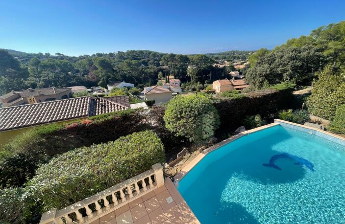 A VENDRE SIX-FOURS-LES-PLAGES 83140 LE BRUSC TRES JOLIE VILLA AVEC PISCINE GARAGE ET VUE DEGAGEE — photo 2
