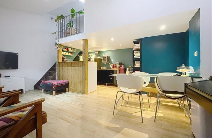 DUPLEX ATYPIQUE AU DERNIER ÉTAGE AVEC TERRASSE — photo 3