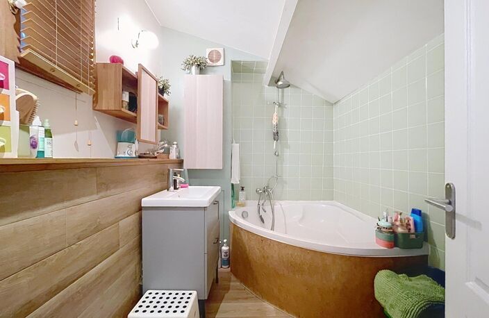 DUPLEX ATYPIQUE AU DERNIER ÉTAGE AVEC TERRASSE — photo 4