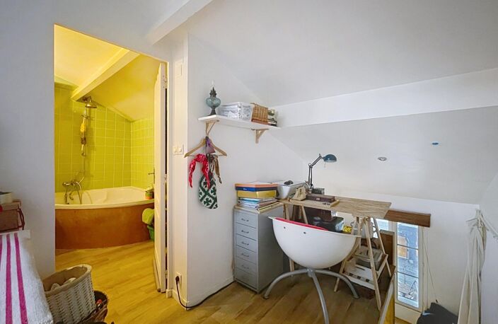 DUPLEX ATYPIQUE AU DERNIER ÉTAGE AVEC TERRASSE — photo 5