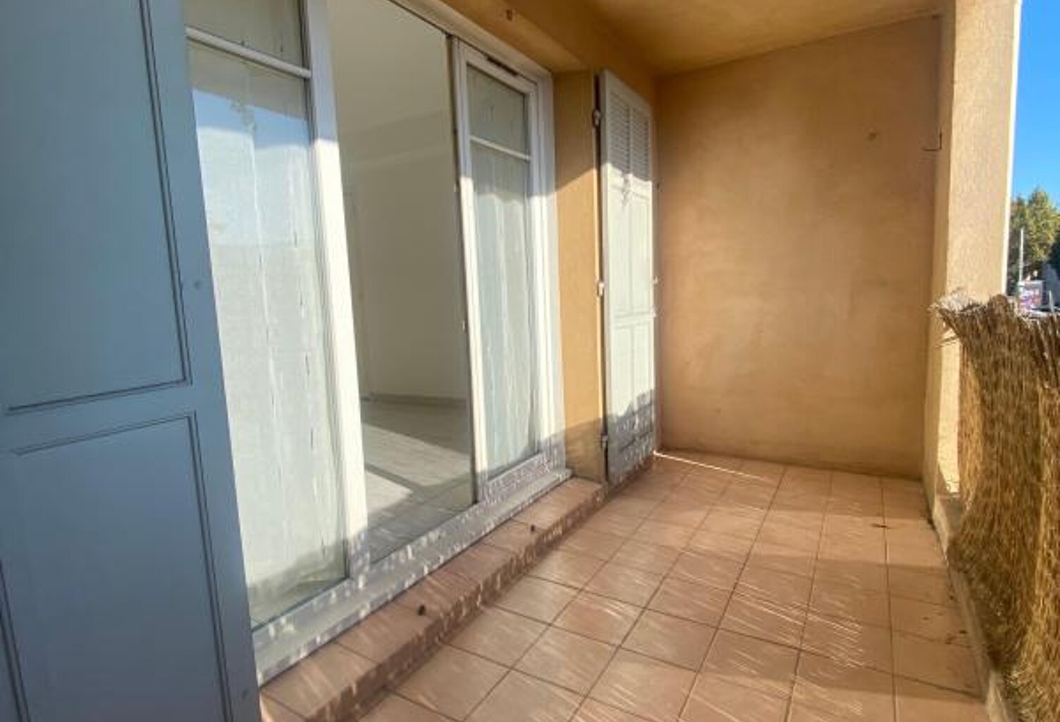 Appartement T2 centre ville Terrasse Cave Garage — photo 1