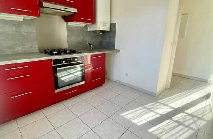 Appartement T2 centre ville Terrasse Cave Garage — photo 2