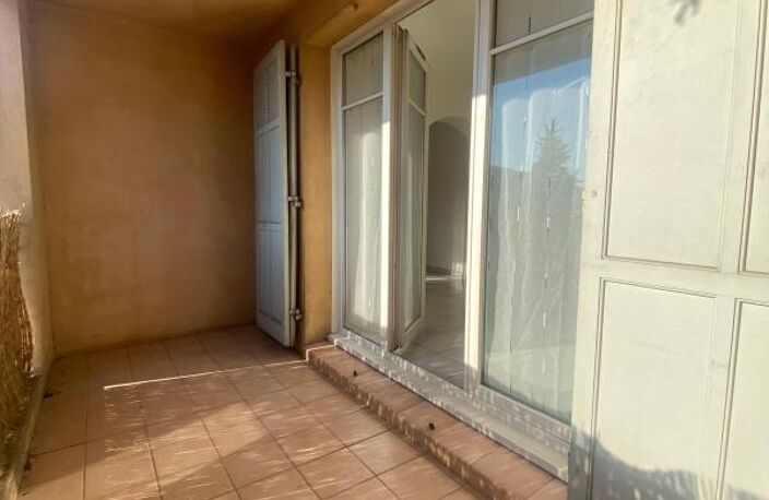 Appartement T2 centre ville Terrasse Cave Garage — photo 4