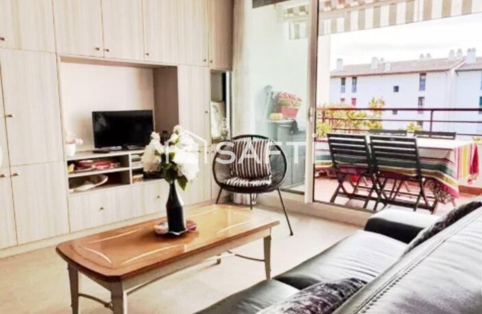 Tout à pieds à St jean de luz avec ce T3 /T4 traversant avec terrasse et doublé balcons — photo 2