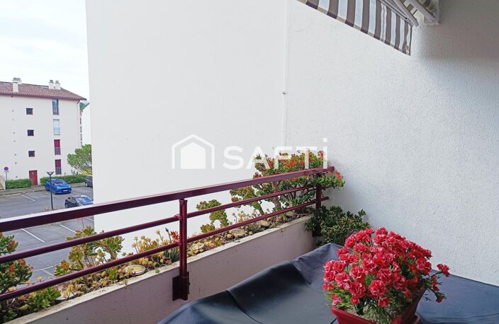 Tout à pieds à St jean de luz avec ce T3 /T4 traversant avec terrasse et doublé balcons — photo 4