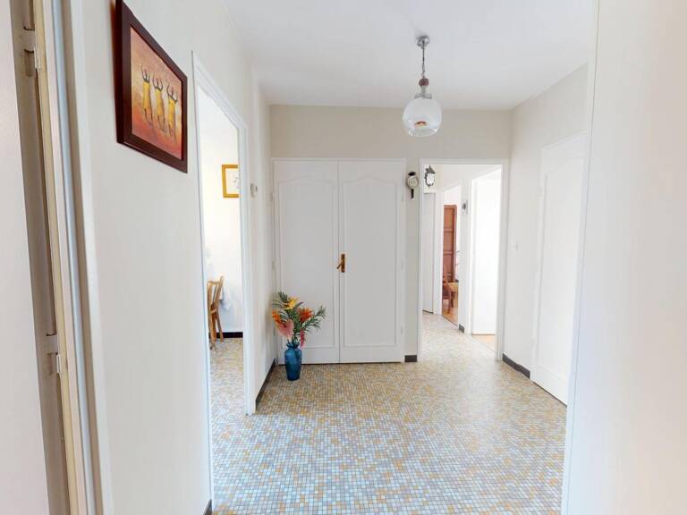 Appartement T3 de 77 m² À Vendre avec balcon, cave et box fermé inclus — photo 1