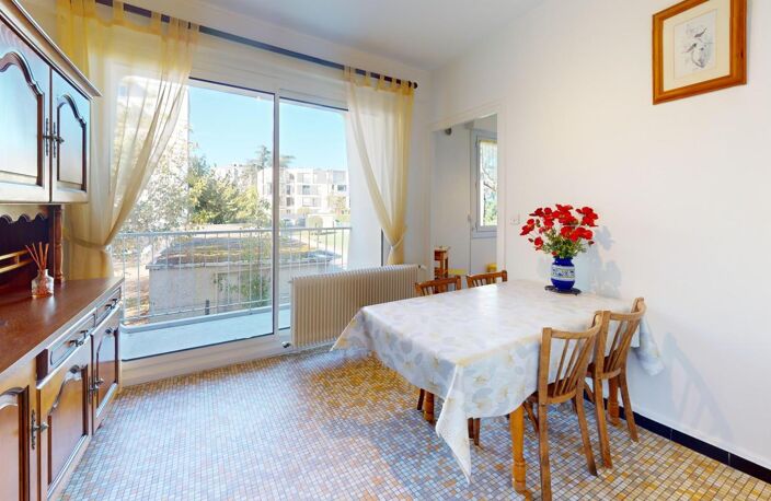 Appartement T3 de 77 m² À Vendre avec balcon, cave et box fermé inclus — photo 2