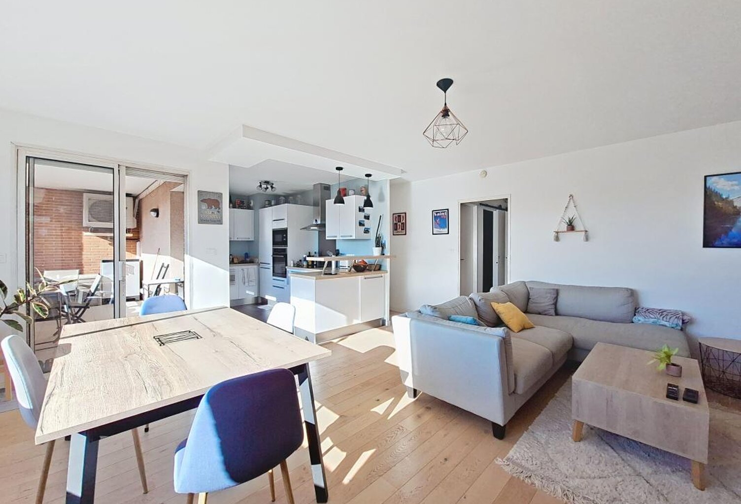 Toulouse Jean-Jaurès — Bel appartement T3 lumineux avec terrasse & parking — photo 1