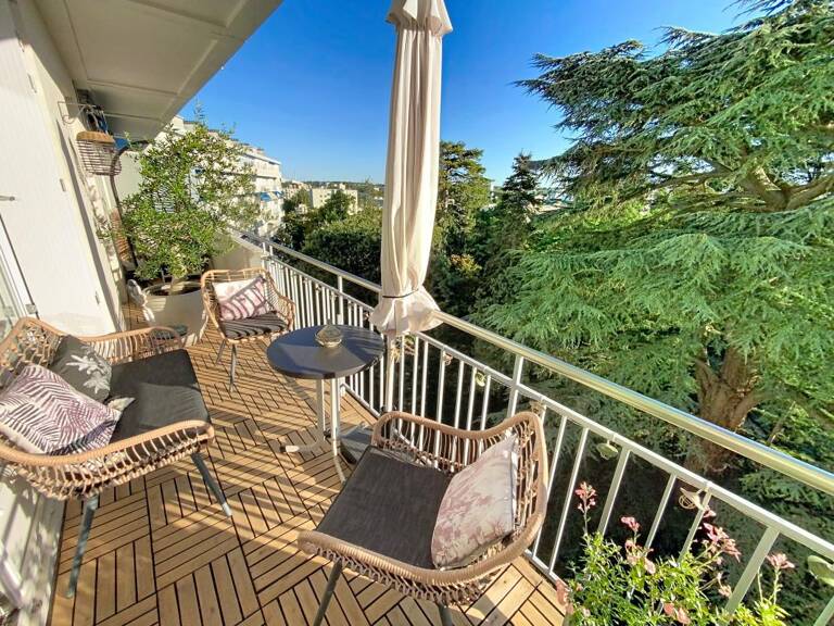 Appartement À Vendre avec parking en sous-sol et cave — photo 1