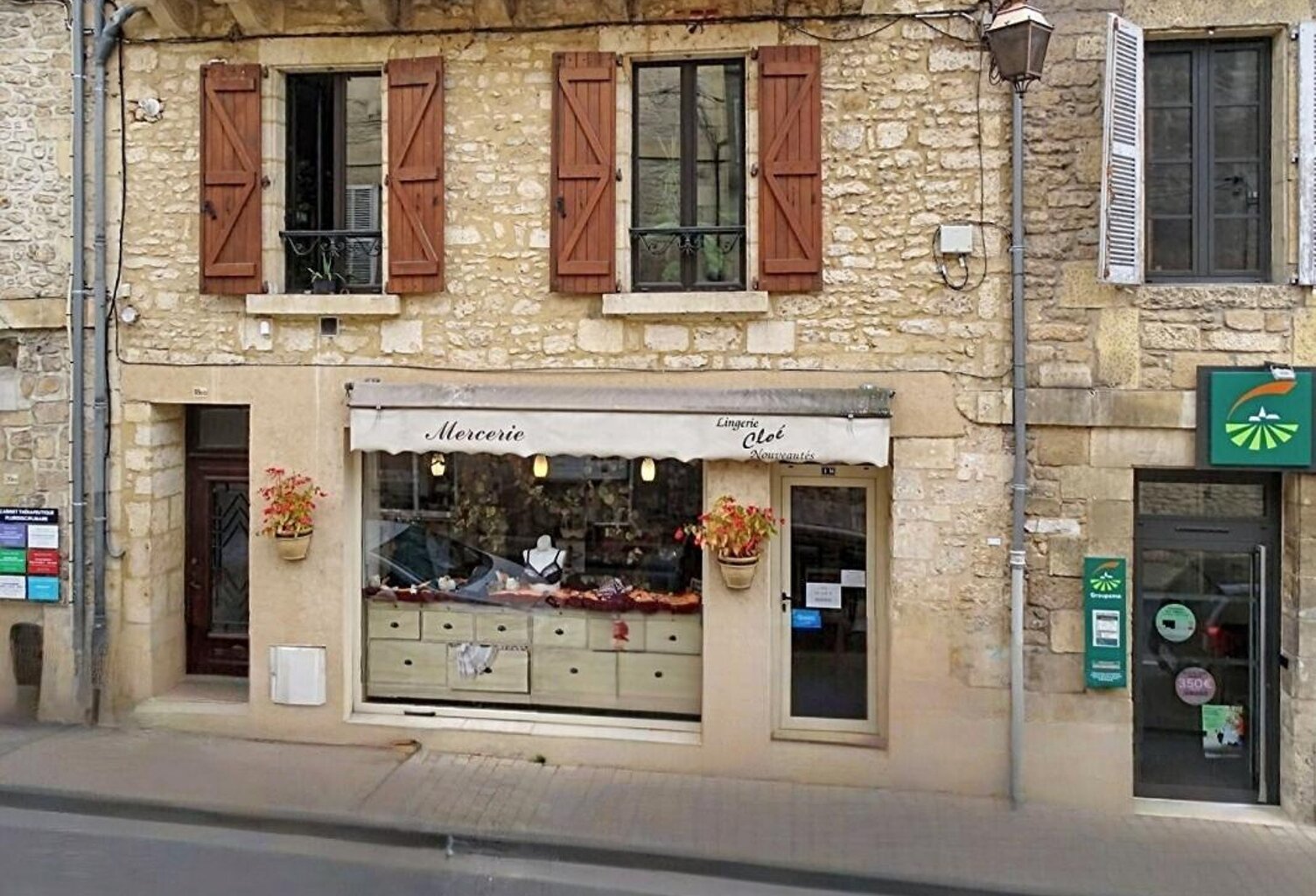 Immeuble Montignac Lascaux 6 pièce(s) 121.98 m2 — photo 1