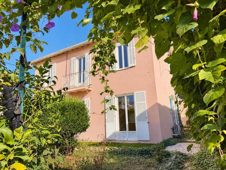 Maison mitoyenne rénovée Antibes plein centre-ville 3/4 pièces 75 m2, jardin 90m2 et parking — photo 1
