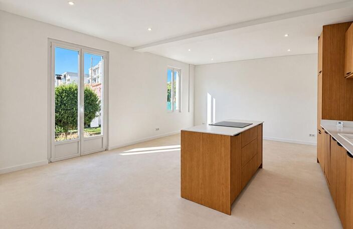 Maison mitoyenne rénovée Antibes plein centre-ville 3/4 pièces 75 m2, jardin 90m2 et parking — photo 5