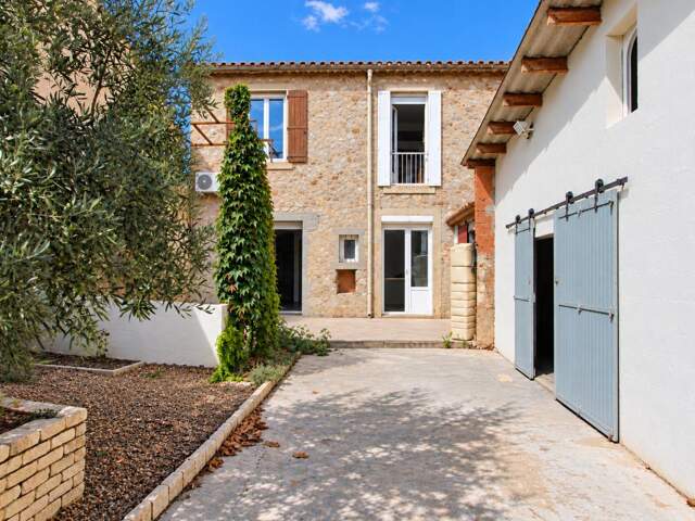 Caunes Minervois ? Maison de ville rénovée, 4 chambres et cour de 110 m² — photo du bien