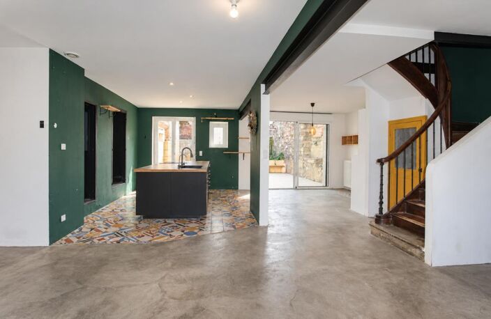 Caunes Minervois ? Maison de ville rénovée, 4 chambres et cour de 110 m² — photo 2