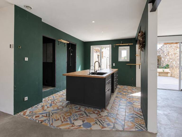 Caunes Minervois ? Maison de ville rénovée, 4 chambres et cour de 110 m² — photo 1