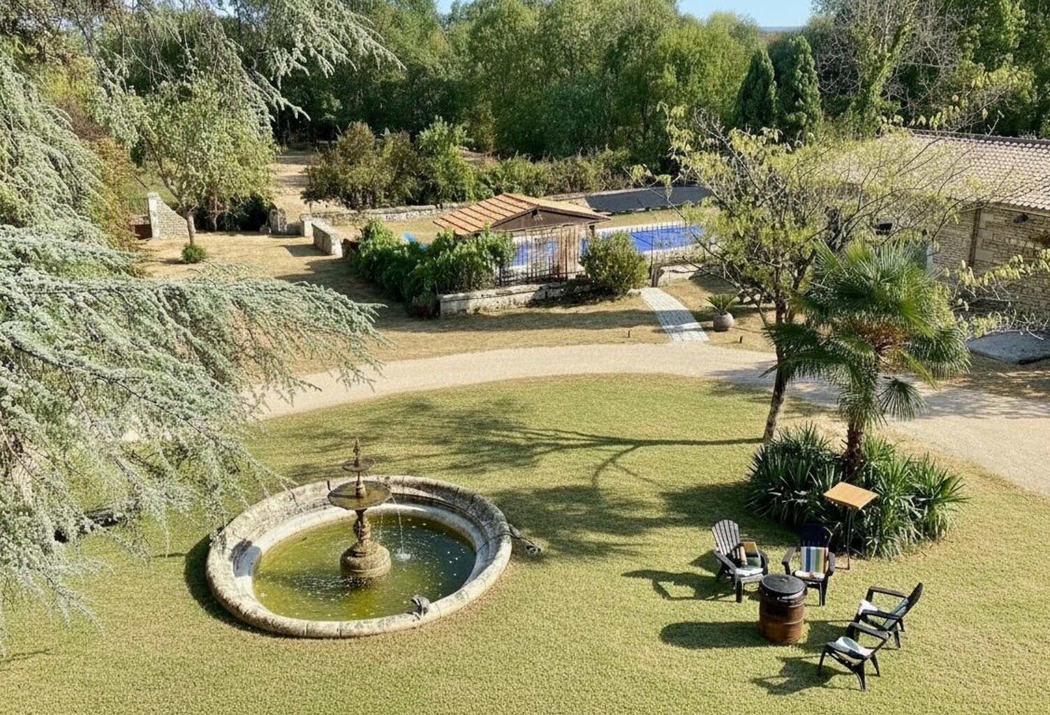 La Crèche (79) ? Manoir du XVe siècle de 375 m², 9 chambres, piscine, nombreuses dépendances, 2 hectares — photo 1