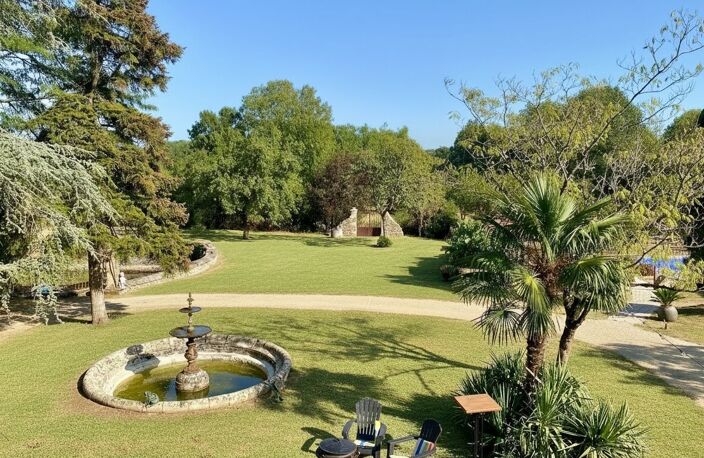 La Crèche (79) ? Manoir du XVe siècle de 375 m², 9 chambres, piscine, nombreuses dépendances, 2 hectares — photo 2