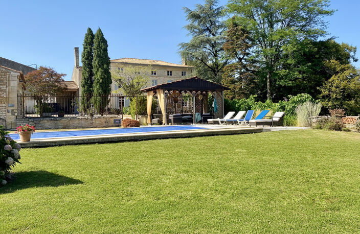 La Crèche (79) ? Manoir du XVe siècle de 375 m², 9 chambres, piscine, nombreuses dépendances, 2 hectares — photo 3