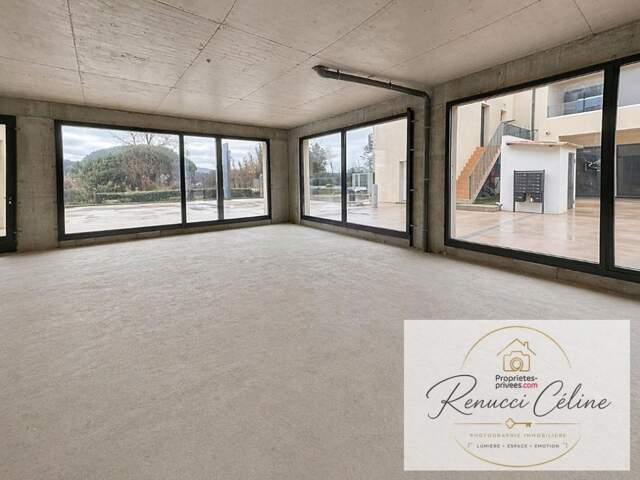 Local commercial de 56 m² à Porticcio — photo du bien