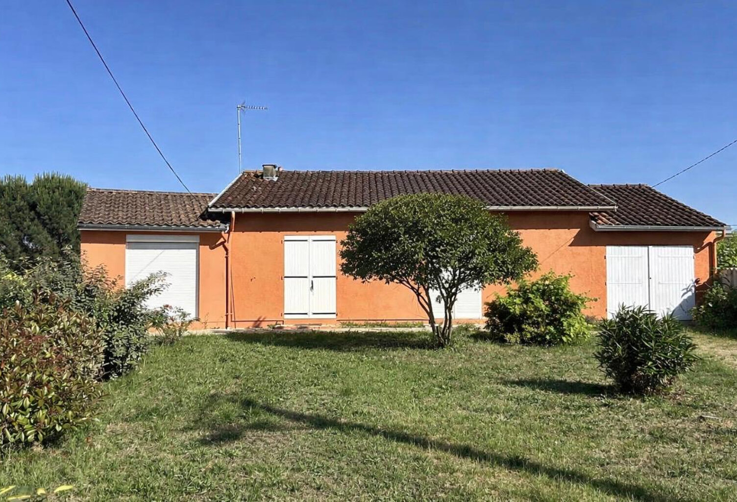 Maison de ville au coeur de Saint-André de Cubzac (33240) - 94 m2 habitables - 5 Pièces - 3 Chambres - Terrain  de 480 m2 - Piscinable — photo 1