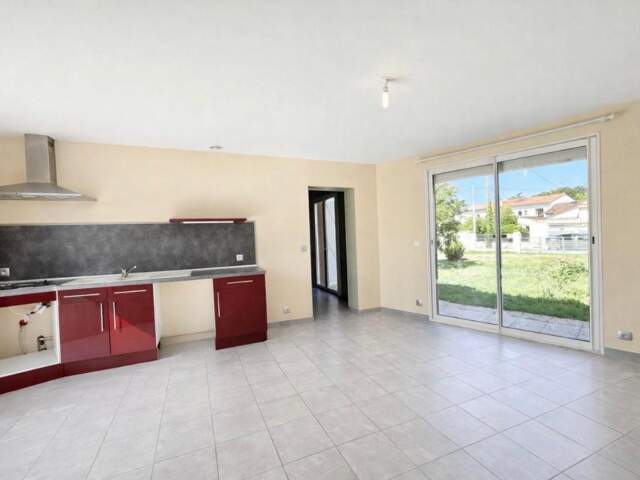 Maison de ville au coeur de Saint-André de Cubzac (33240) - 94 m2 habitables - 5 Pièces - 3 Chambres - Terrain  de 480 m2 - Piscinable — photo du bien